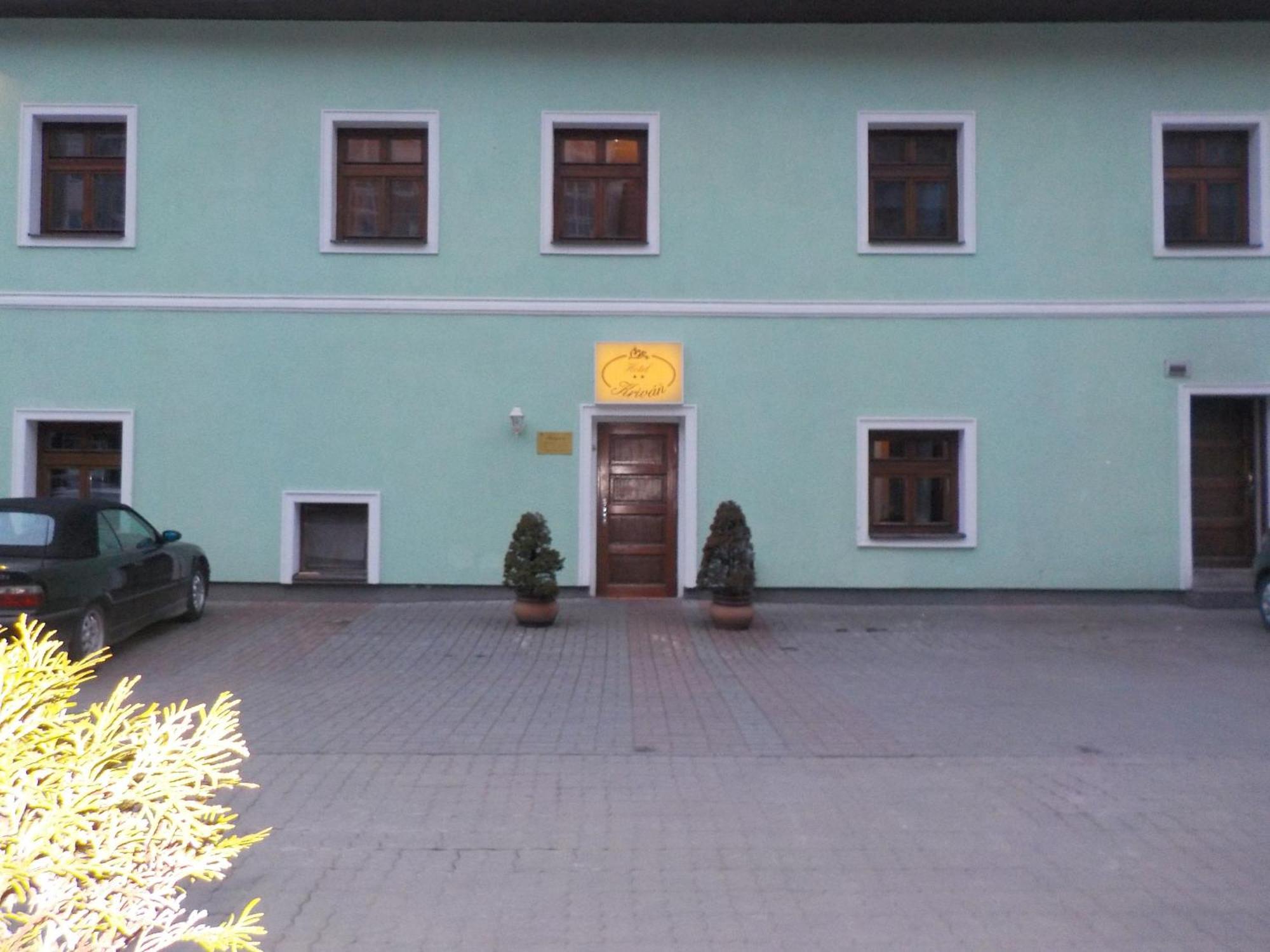 Hotel Krivan Kysucke Nove Mesto Exteriör bild