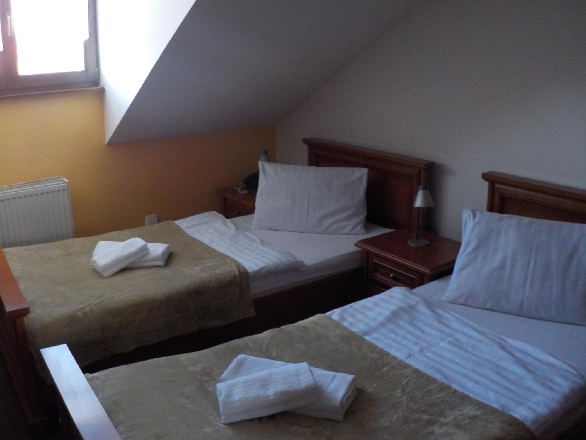 Hotel Krivan Kysucke Nove Mesto Exteriör bild